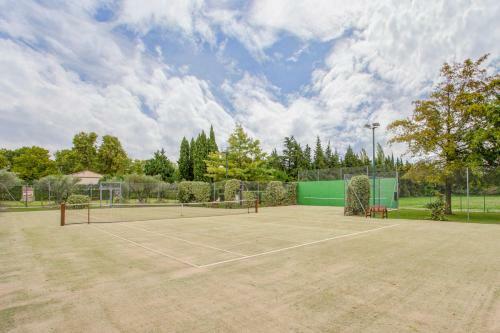 Serres Chateau Sleeps 29 Pool Air Con Wifi