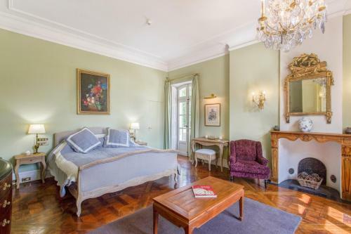 Serres Chateau Sleeps 29 Pool Air Con Wifi