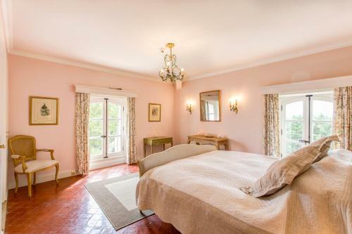Serres Chateau Sleeps 29 Pool Air Con Wifi