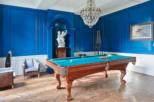 Bayeux Chateau Sleeps 18