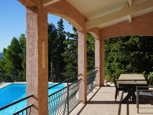 Charming Villa With Private Pool In Beaufort