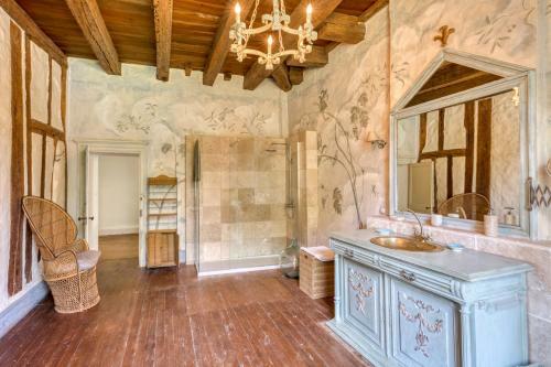 Cahuzac Chateau Sleeps 12 Pool Wifi