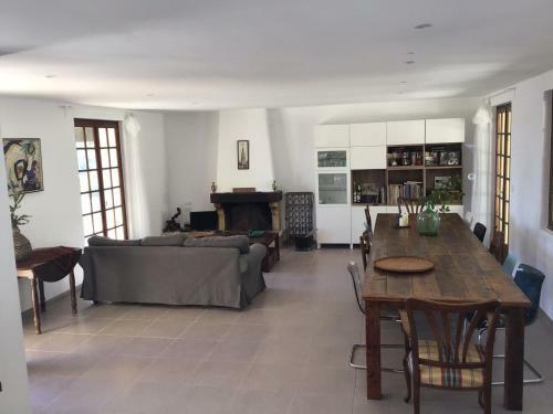 Delighful Villa In Berlou With Private Swimming Pool