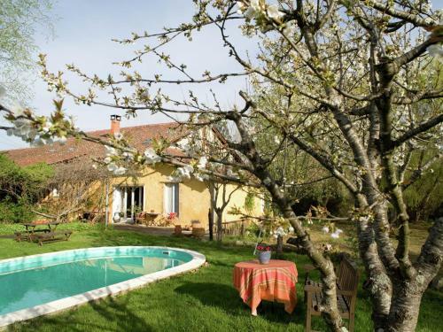 Majestic Holiday Home In Berdoues With Garden