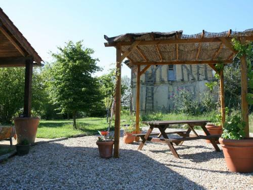 Majestic Holiday Home In Berdoues With Garden