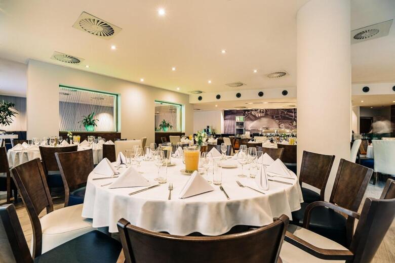 Hotel Holiday Inn ?�d?