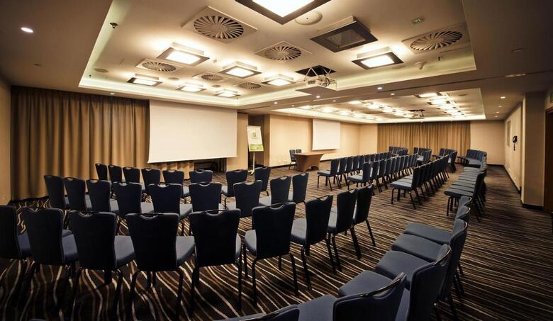 Hotel Holiday Inn ?�d?