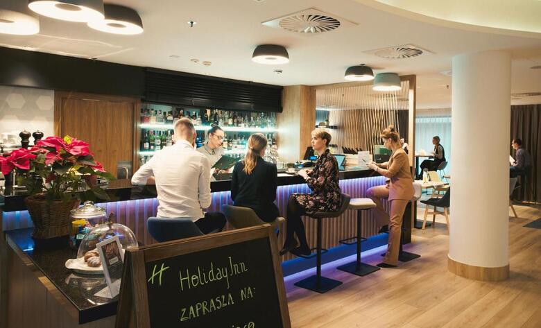 Hotel Holiday Inn ?�d?