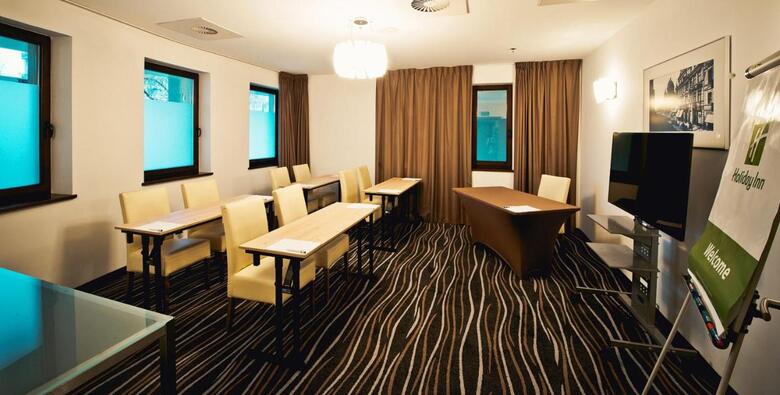 Hotel Holiday Inn ?�d?