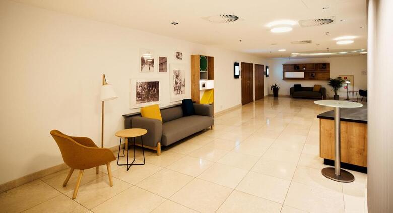 Hotel Holiday Inn ?�d?