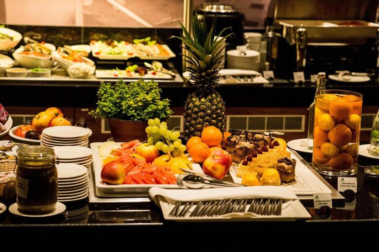 Hotel Holiday Inn ?�d?