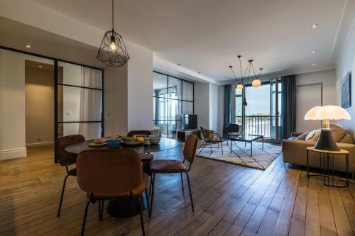 Beachview Keyweek Beachfront Renovated Apartment With Parking In Biarritz