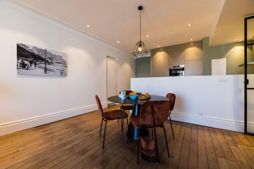 Beachview Keyweek Beachfront Renovated Apartment With Parking In Biarritz