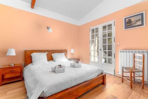Villa Claudia Beautiful Villa In A Green Space Located In Biot