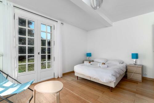 Villa Claudia Beautiful Villa In A Green Space Located In Biot