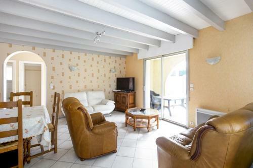 Villa With Swimming Pool Close To The Ocean