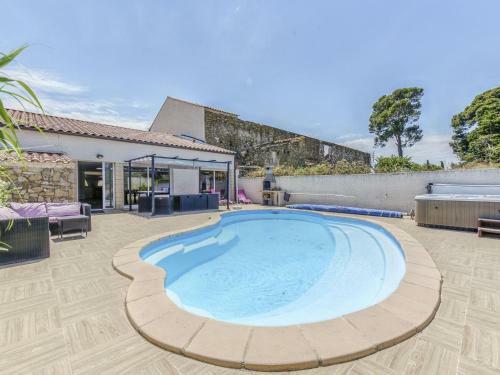 Magnificent Holiday Home In Bize-minervois With Jacuzzi