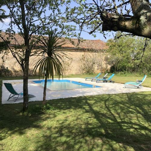 Blacksmiths Apartment In Blanzay - 1 Bed