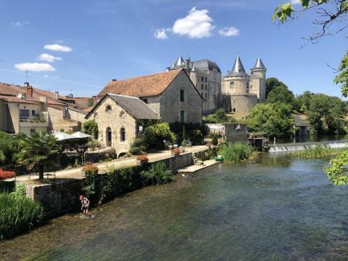 Blacksmiths Apartment In Blanzay - 1 Bed