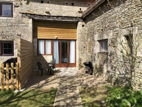Blacksmiths Apartment In Blanzay - 1 Bed
