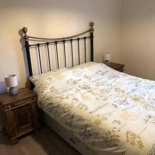 Blacksmiths Cottage In Blanzay - 3 Beds