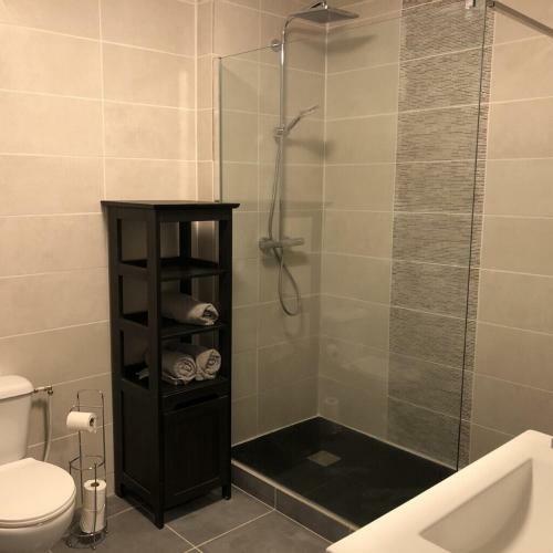 Blacksmiths Cottage In Blanzay - 3 Beds