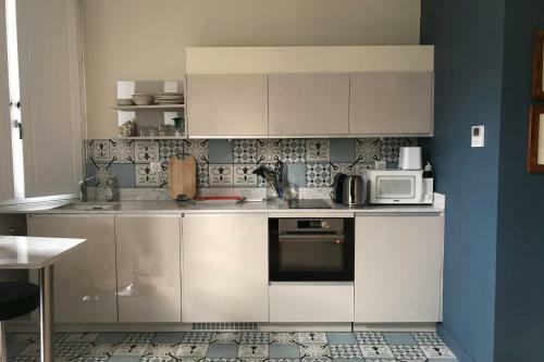 Guestready - Charming Apartment In Place de La Com�die