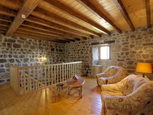 G�te Burdignes, 4 Pi�ces, 6 Personnes - Fr-1-496-96