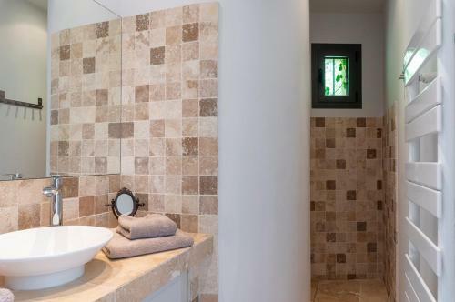 Cabris Villa Sleeps 14 With Pool And Air Con