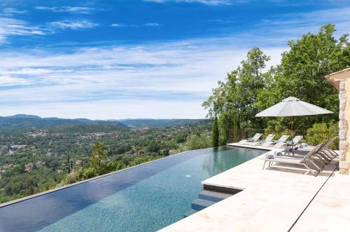 Cabris Villa Sleeps 14 With Pool And Air Con