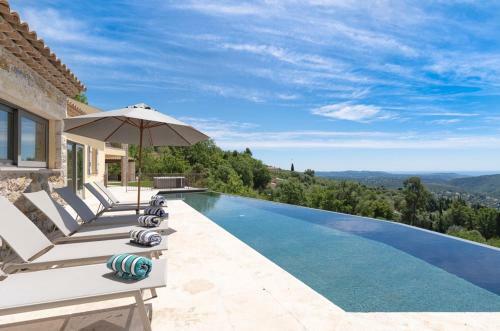 Cabris Villa Sleeps 14 With Pool And Air Con