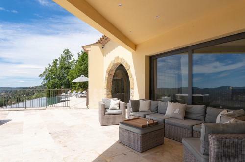 Cabris Villa Sleeps 14 With Pool And Air Con