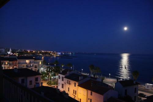 Apartamento Gorgeous Apt With Terrace, Elevator, Ac, Free Parking