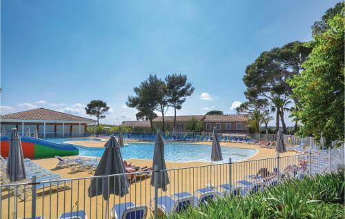 Three-bedroom Holiday Home In Calvisson