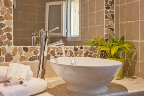 Villa Studio For 2 People With Private Garden And Shared Swiming Pool