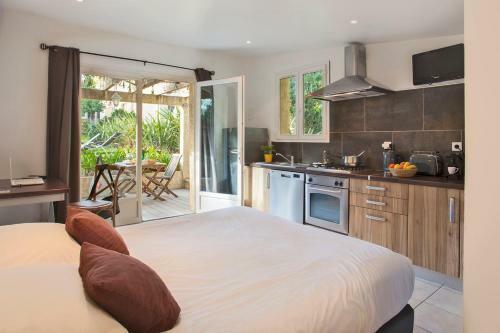 Villa Studio For 2 People With Private Garden And Shared Swiming Pool