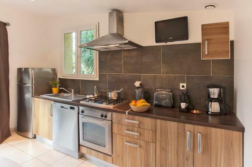 Villa Studio For 2 People With Private Garden And Shared Swiming Pool