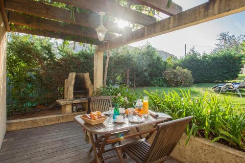 Villa Studio For 2 People With Private Garden And Shared Swiming Pool