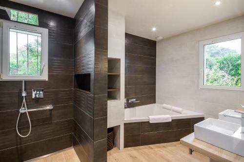 La Villa Du Herpin By Cocoonr - Belle Maison Proche Plage