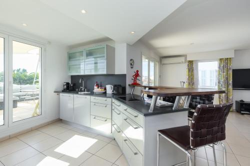 Cannes Apartment Sleeps 6 Wifi