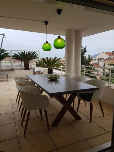 Cannes Apartment Sleeps 6 Wifi