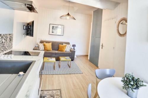 Charming 1 Bedroom Apartment Center