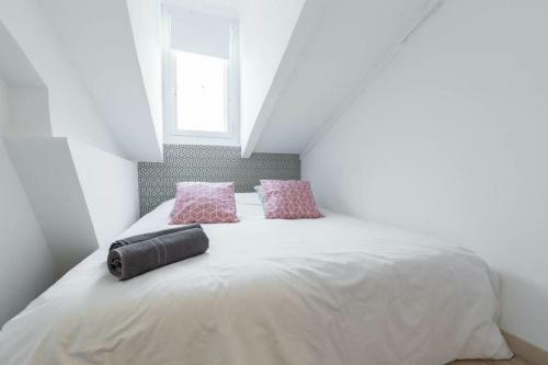 Charming 1 Bedroom Apartment Center