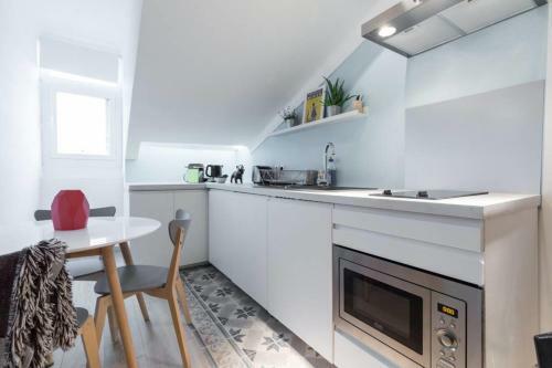Charming 1 Bedroom Apartment Center