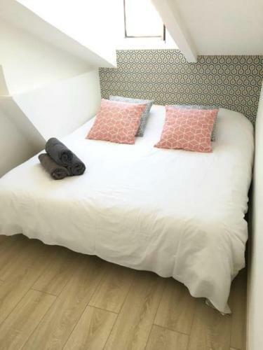 Charming 1 Bedroom Apartment Center