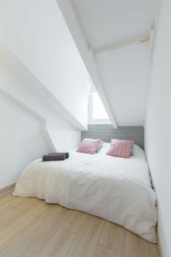 Charming 1 Bedroom Apartment Center