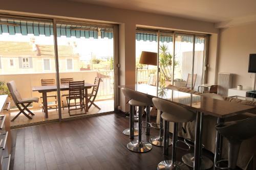Cannes Apartment Sleeps 6 Pool Air Con Wifi