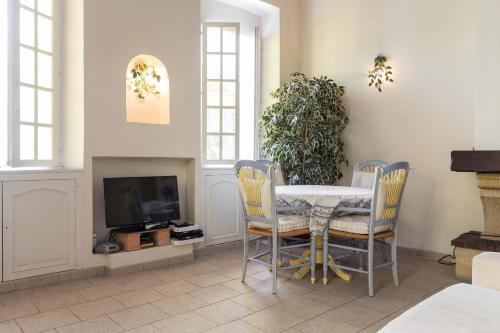 Cannes Apartment Sleeps 2 Air Con Wifi