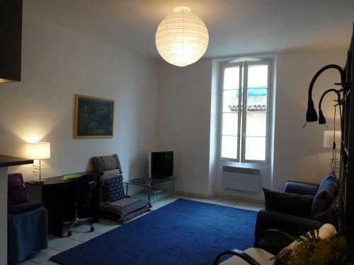 Cannes Apartment Sleeps 5 Air Con Wifi