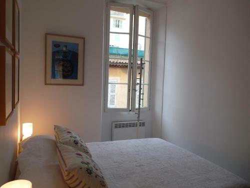 Cannes Apartment Sleeps 5 Air Con Wifi